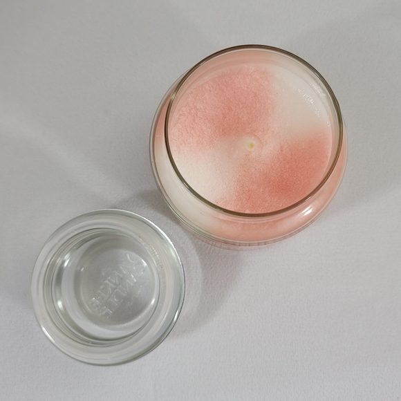 Yankee Candle Santas Getaway 13 Oz One Wick Jar Candle - Picture 9 of 11